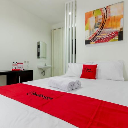 Reddoorz Plus @ Pasar Baru Джакарта Екстериор снимка